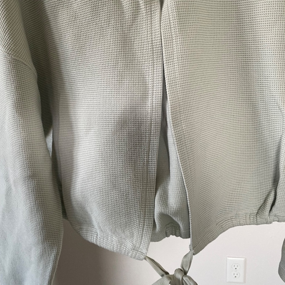 Fabletics Crop Open-Back Crewneck - Picture 3 of 4